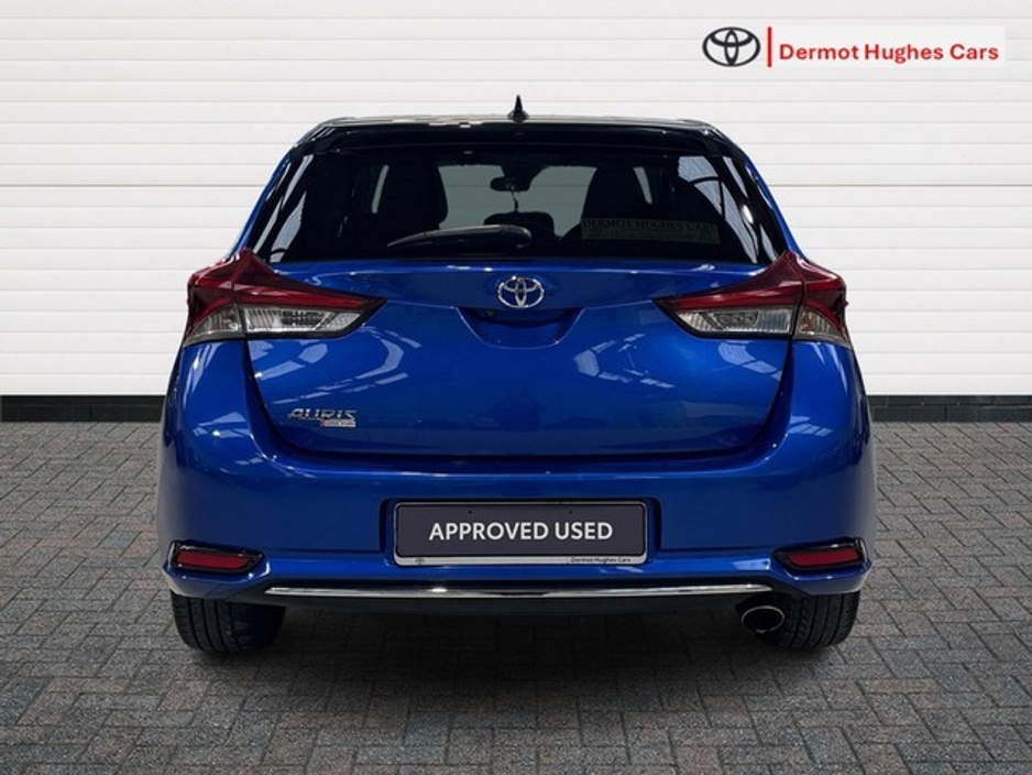 2018 Toyota Auris - image 4