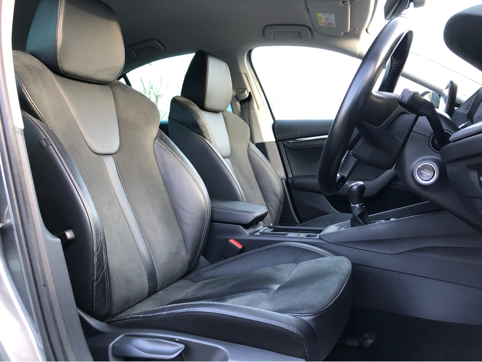2022 Skoda Octavia - image 23