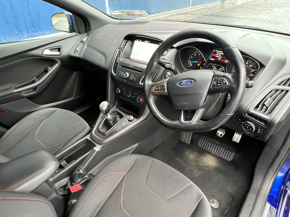 2017 Ford Focus - image 17