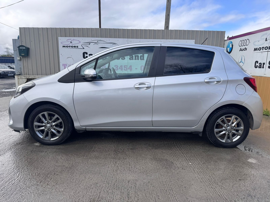 2016 Toyota Yaris - image 14