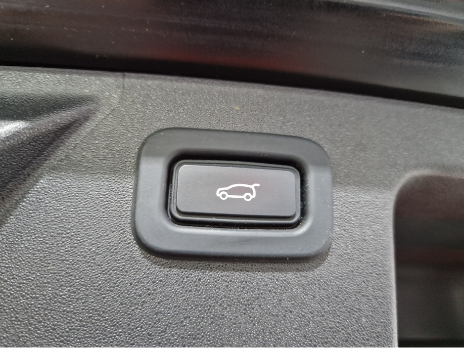 2021 Land Rover Discovery Sport P300E R-DYNAMIC HSE (PAN ROOF) AWD AUTOMATIC **TOP SPEC / APPLE CARPLAY / BLIND SPOT ASSIST / CRUISE CONTROL / ELECTRIC BOOTLID / FULL LEATHER / HEATED SEATS / MERIDIAN SOUND / 360 DEGREE CAMERA** €36,900