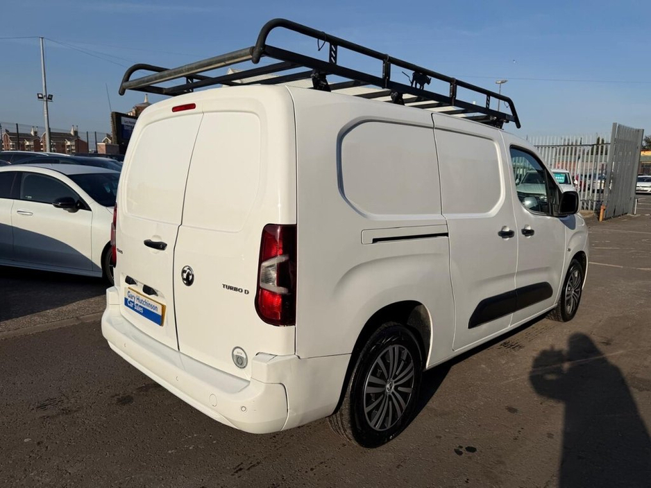 2020 Vauxhall Combo - image 26