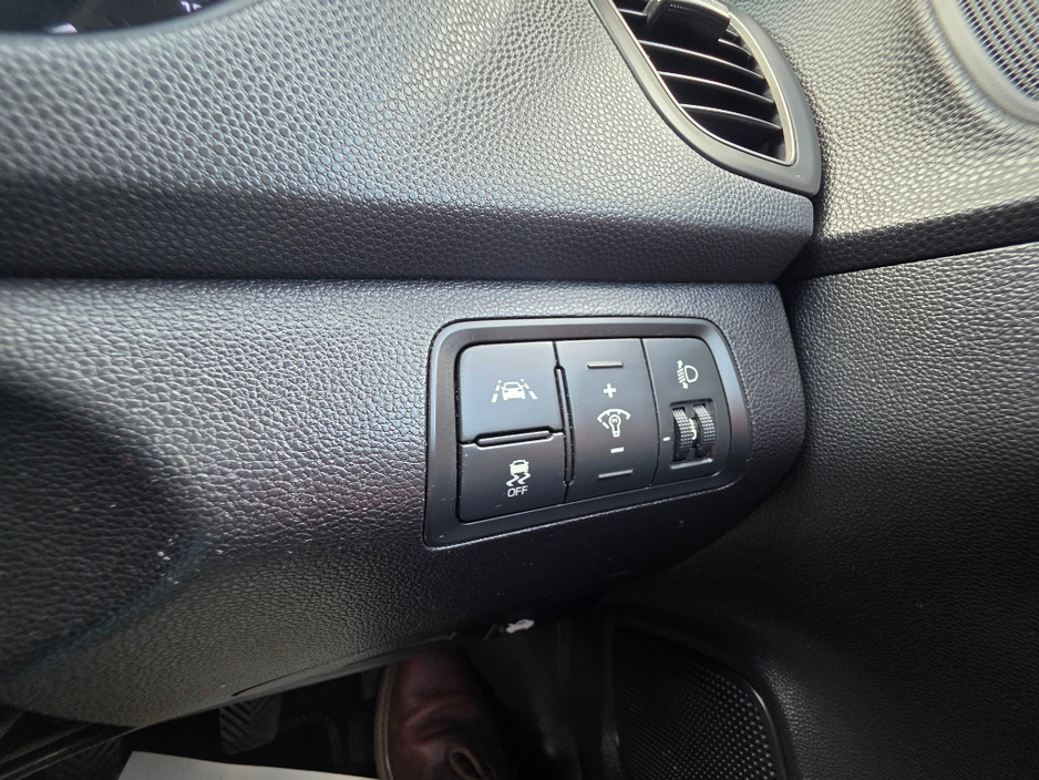 2016 Hyundai i20 - image 12