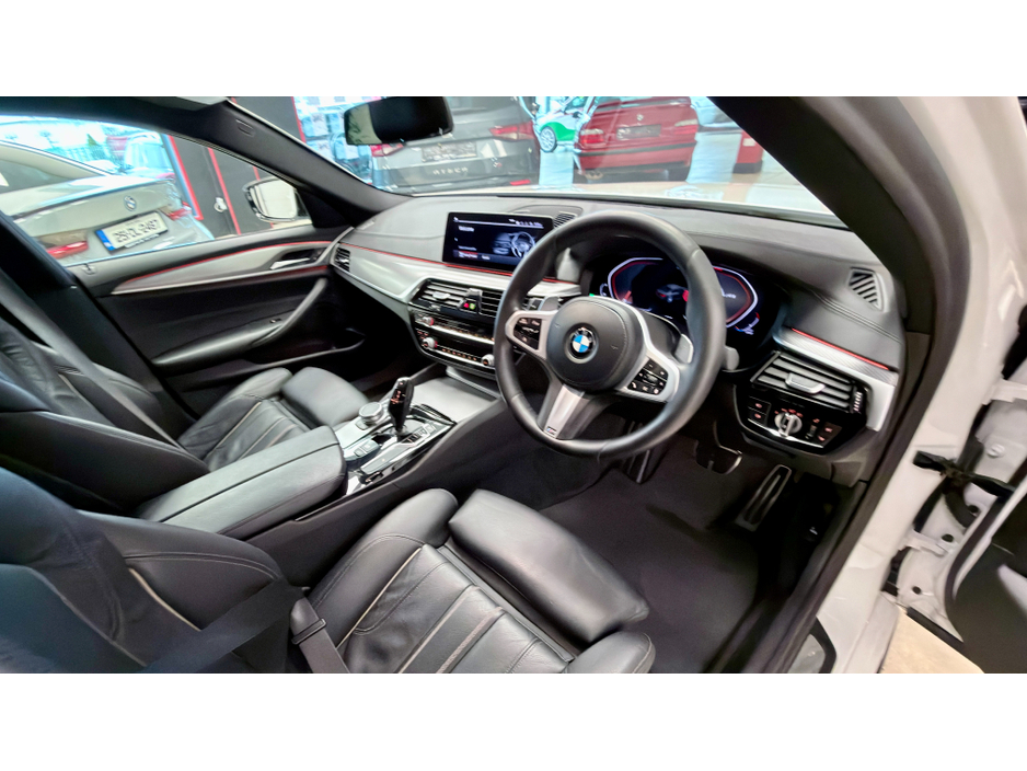 2020 BMW 5 Series - image 9