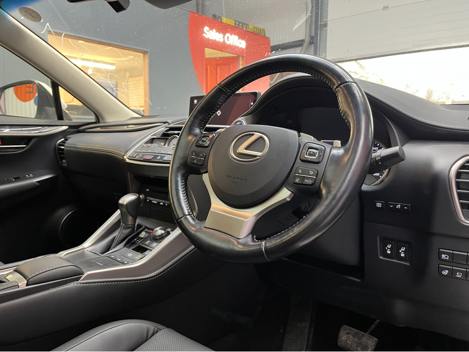 2019 Lexus NX 300 h - image 10