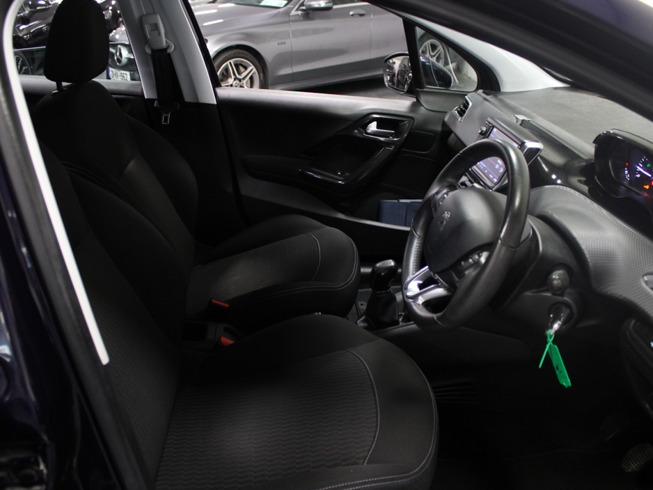 2018 Peugeot 208 - image 24