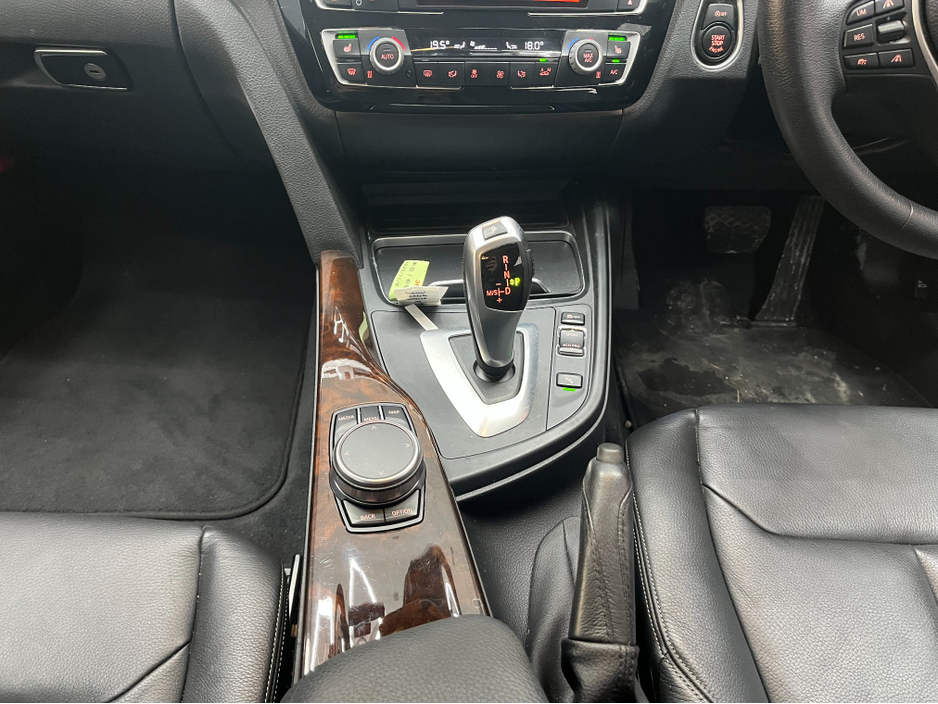 2019 BMW 3 Series - image 20