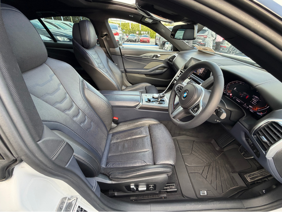 2020 BMW 8 Series - image 17