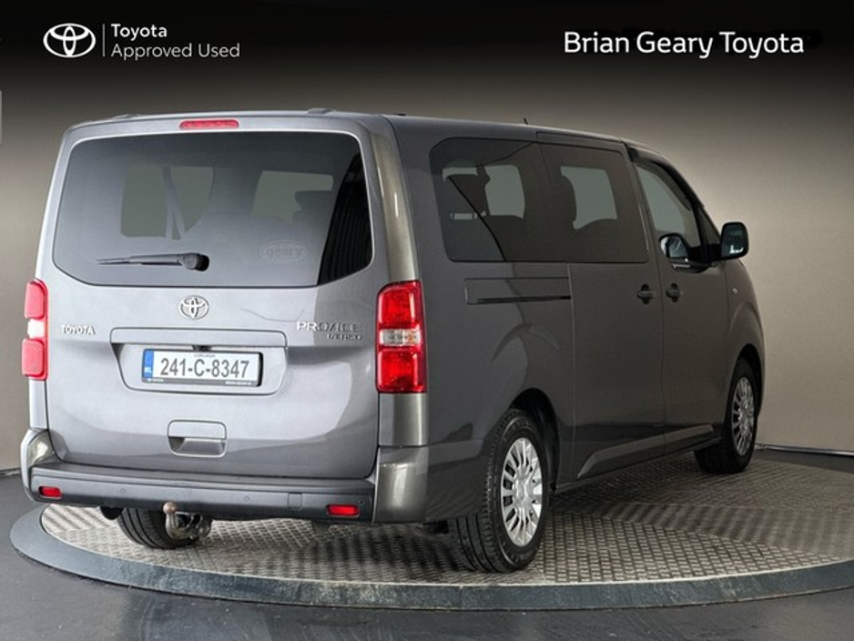 2024 Toyota Proace Verso - image 2