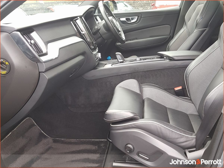 2021 Volvo XC60 - image 7