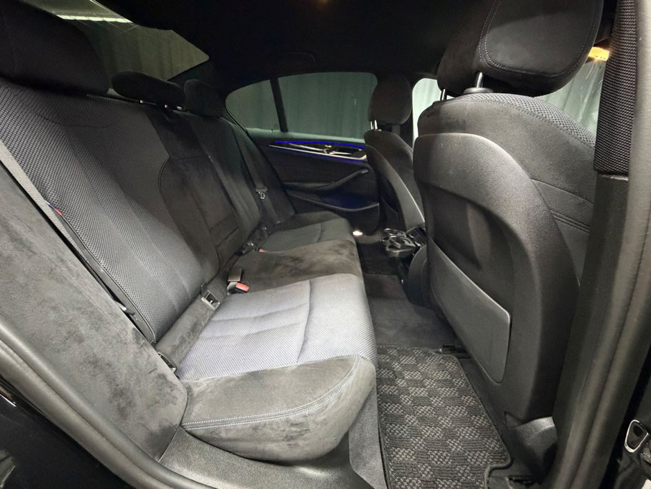 2017 BMW 5 Series - image 29