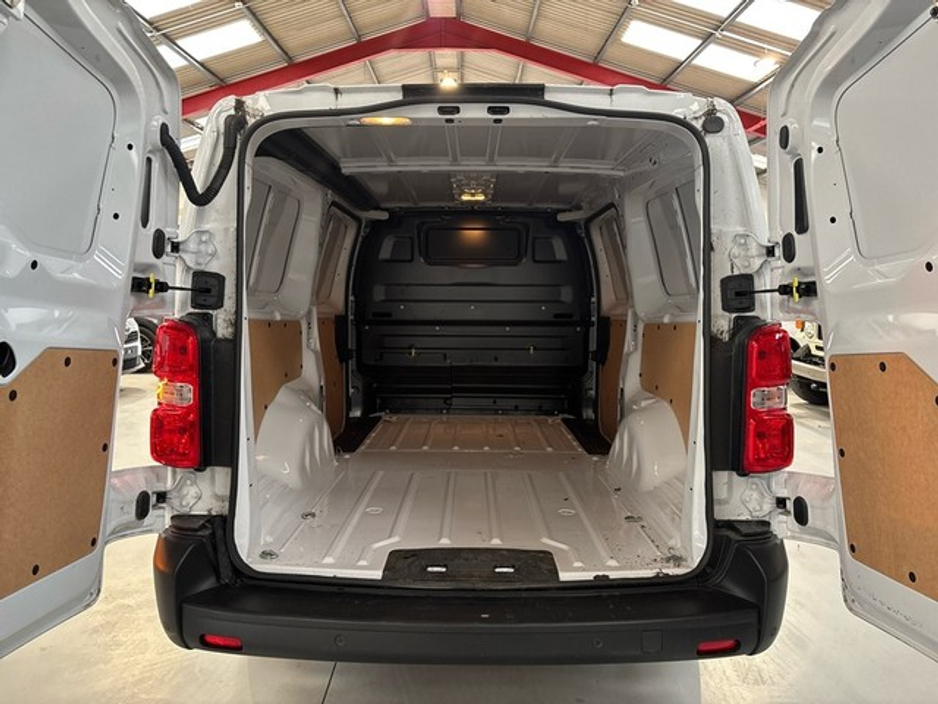 2024 Toyota Proace - image 10