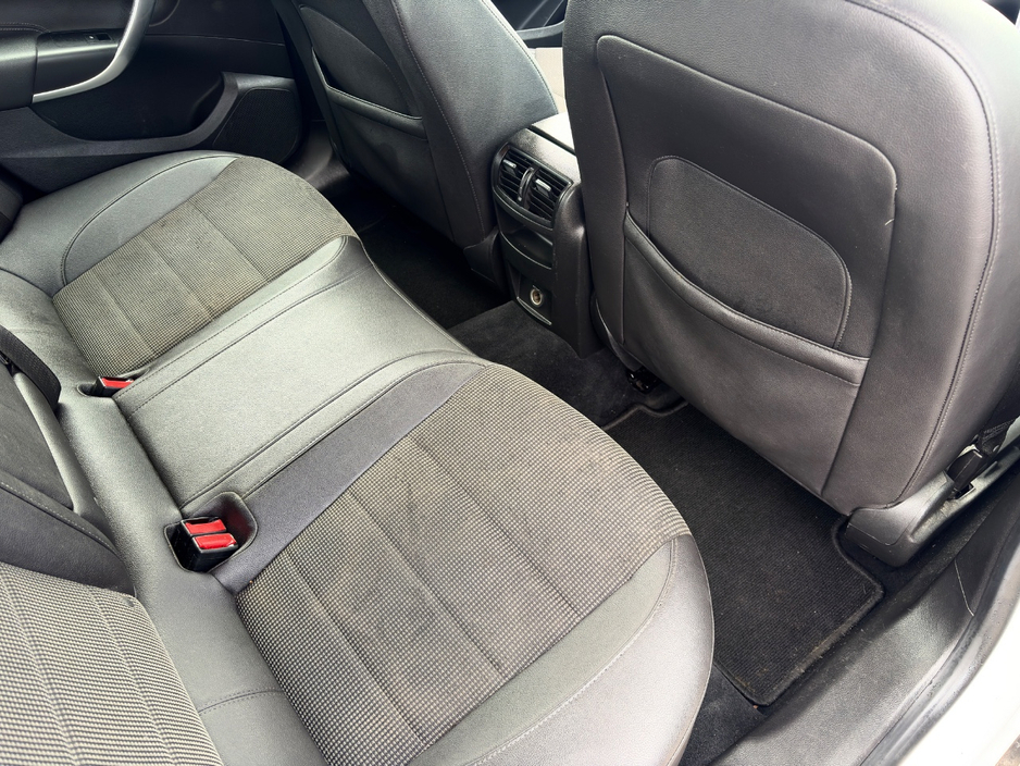 2011 Vauxhall Insignia - image 11