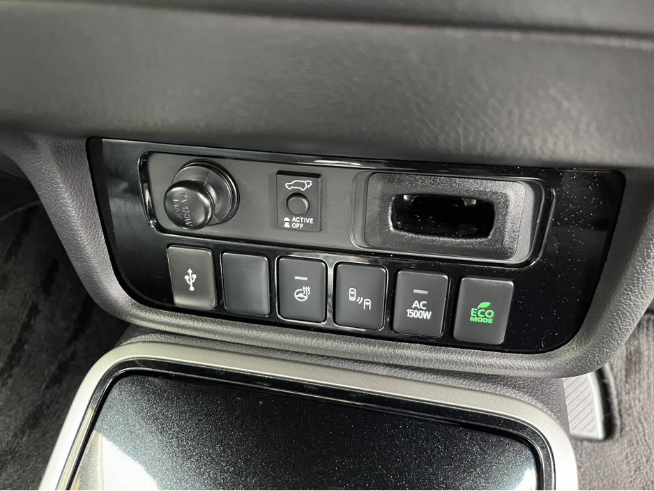 2020 Mitsubishi Outlander - image 19