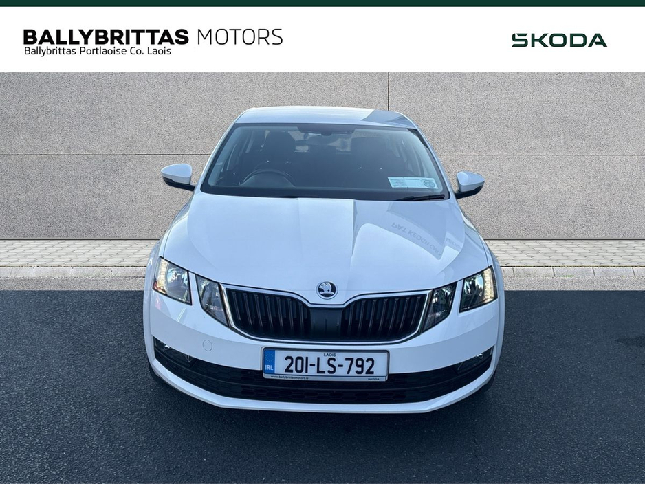 2020 Skoda Octavia - image 3