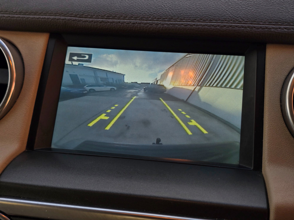 2014 Land Rover Discovery - image 41