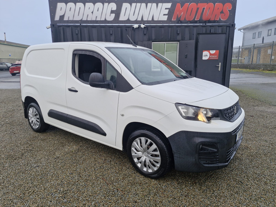 2019 Peugeot Partner - image 2