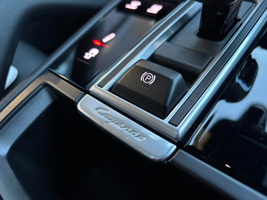 2022 Porsche Cayenne Coupe 3.0 V6 e-hybrid €73,995