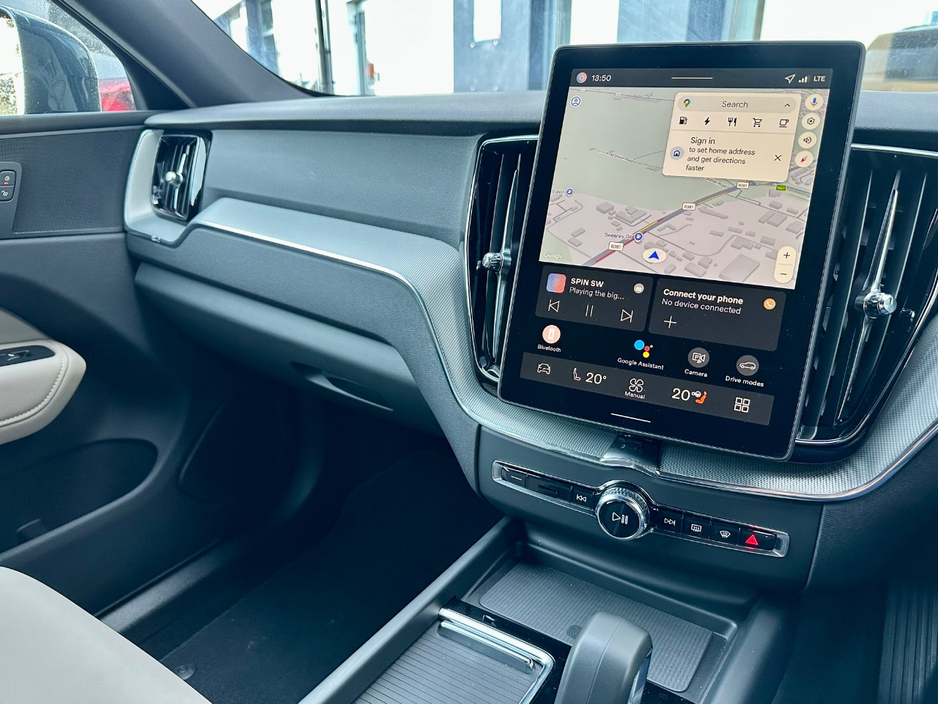 2025 Volvo XC60 - image 24