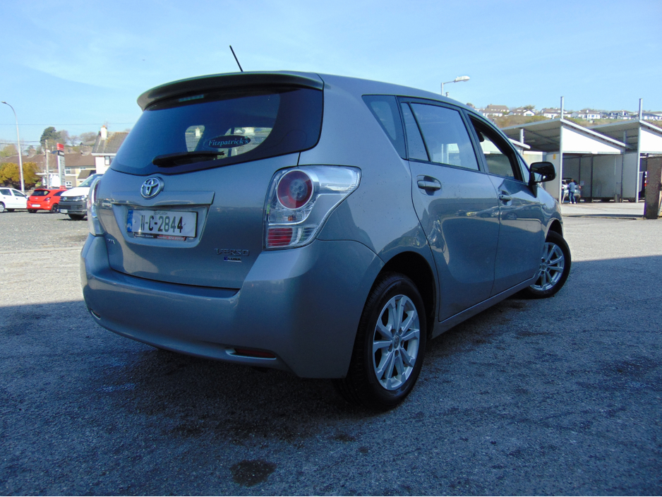 2011 Toyota Verso - image 9