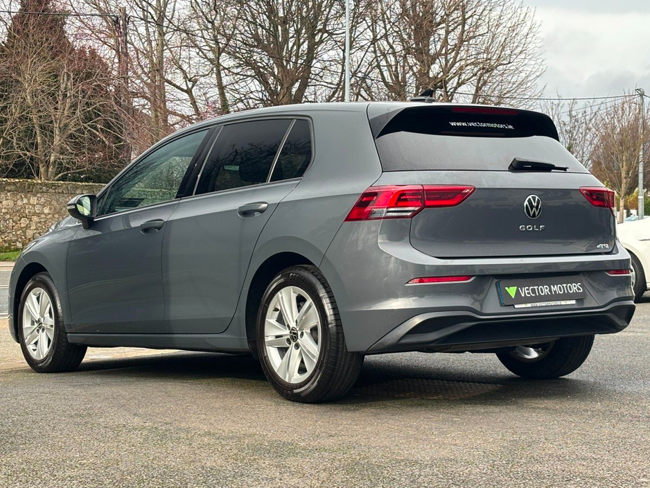 2022 Volkswagen Golf - image 8