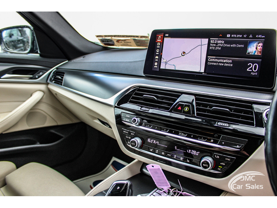 2021 BMW 5 Series - image 22