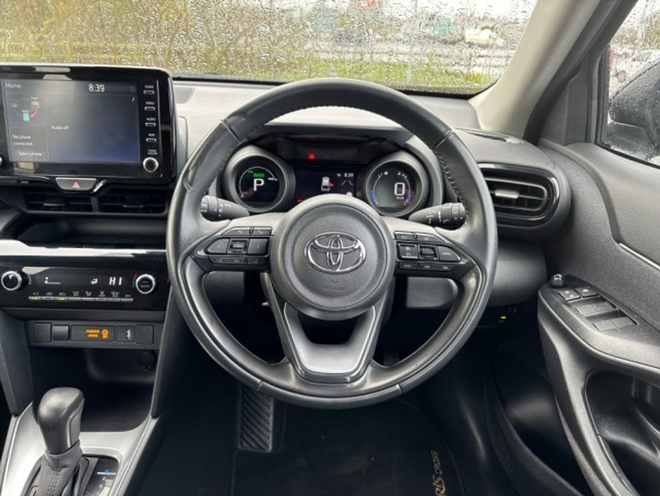 2024 Toyota Yaris Cross - image 8