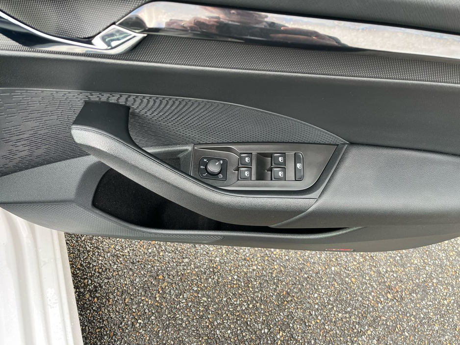 2022 Skoda Octavia - image 11