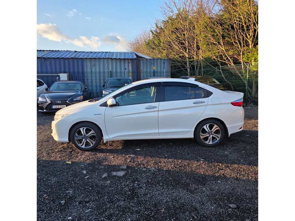 2016 Honda Grace - image 5