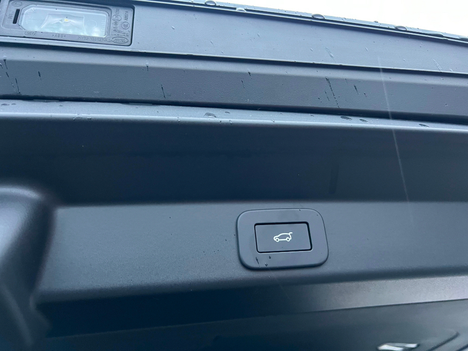 2025 Land Rover Range Rover Sport P460E PHEV 3.0 EDITION *LOW KMS* €119,950