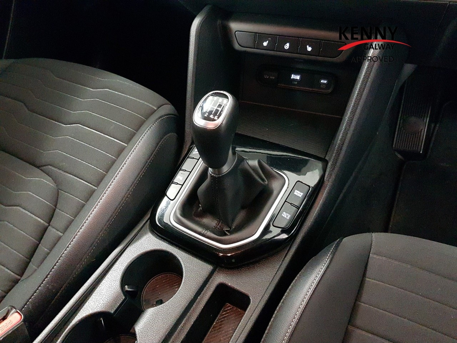 2022 Kia Sportage - image 17