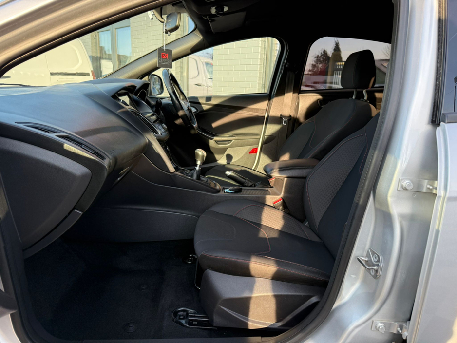 2018 Ford Focus - image 21