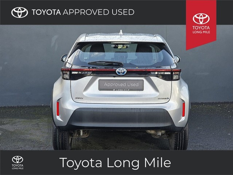 2025 Toyota Yaris Cross - image 4