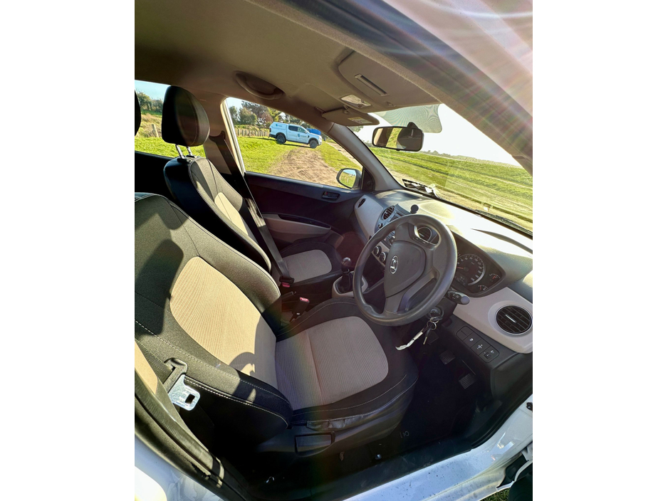 2014 Hyundai i10 - image 2