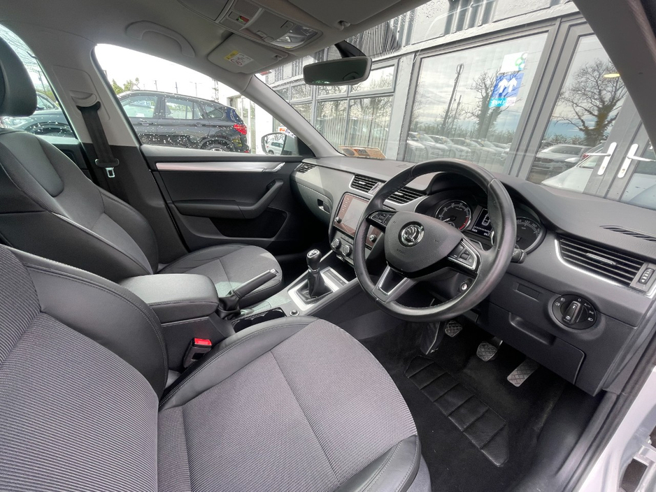 2020 Skoda Octavia - image 6