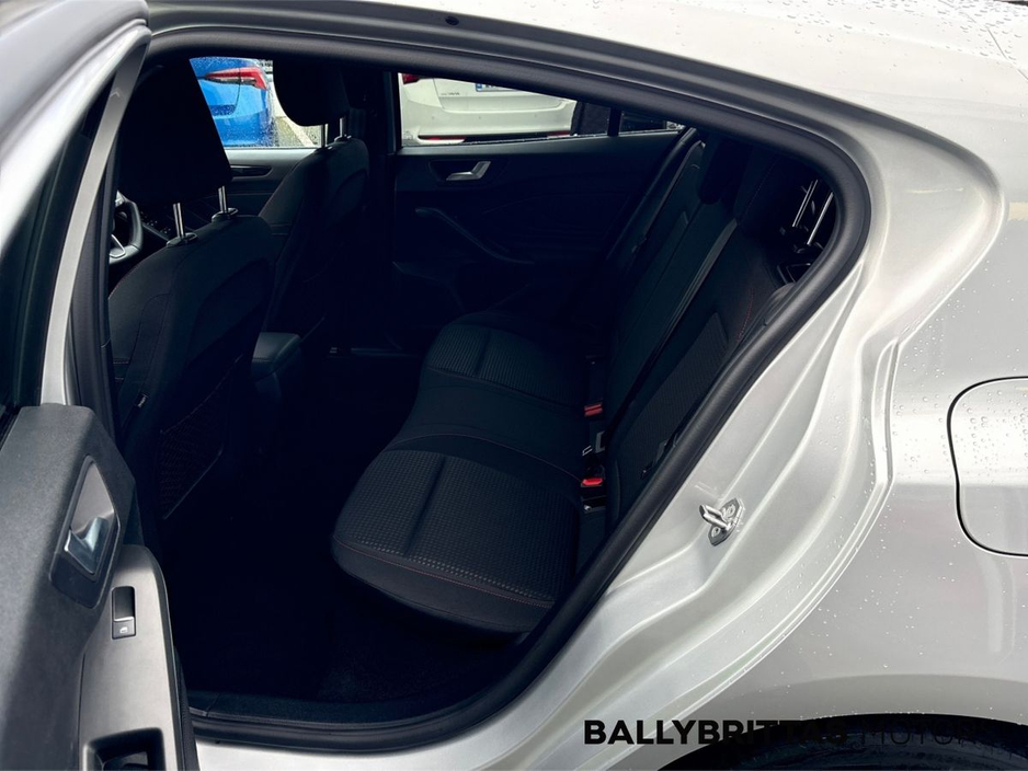 2025 Ford Focus - image 8