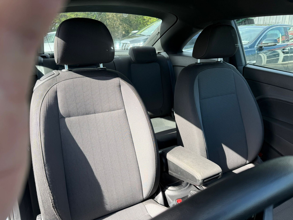 2016 Volkswagen Beetle - image 15