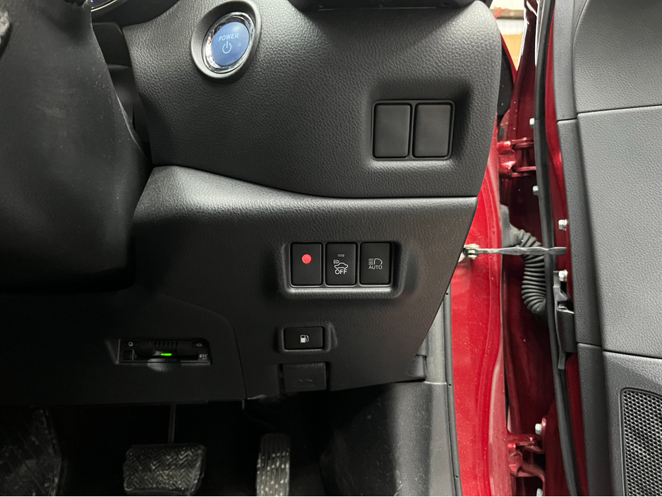 2019 Toyota C-HR 2019 TOYOTA C-HR G 1.8 AUTOMATIC / CRUISE CONTROL / REVERSE CAMERA / HEATED SEATS AND MORE