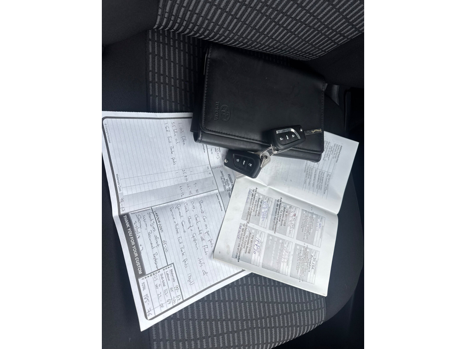 2013 Toyota Avensis - image 15