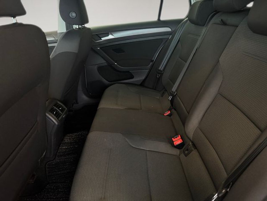 2018 Volkswagen Golf - image 16