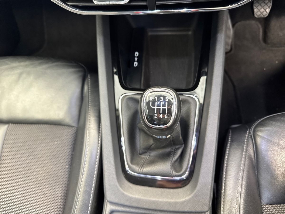 2023 Skoda Octavia - image 16