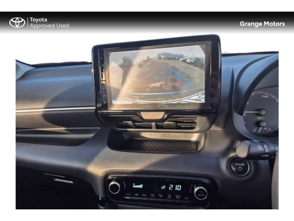 2024 Toyota Yaris - image 14