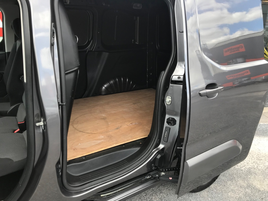 2019 Vauxhall Combo - image 35