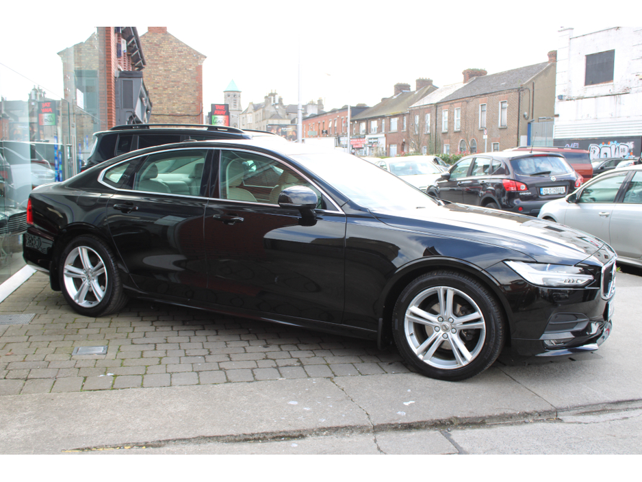 2020 Volvo S90 - image 4