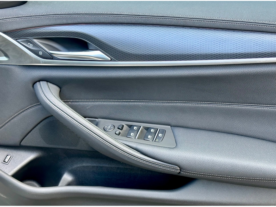 2023 BMW 5 Series - image 18