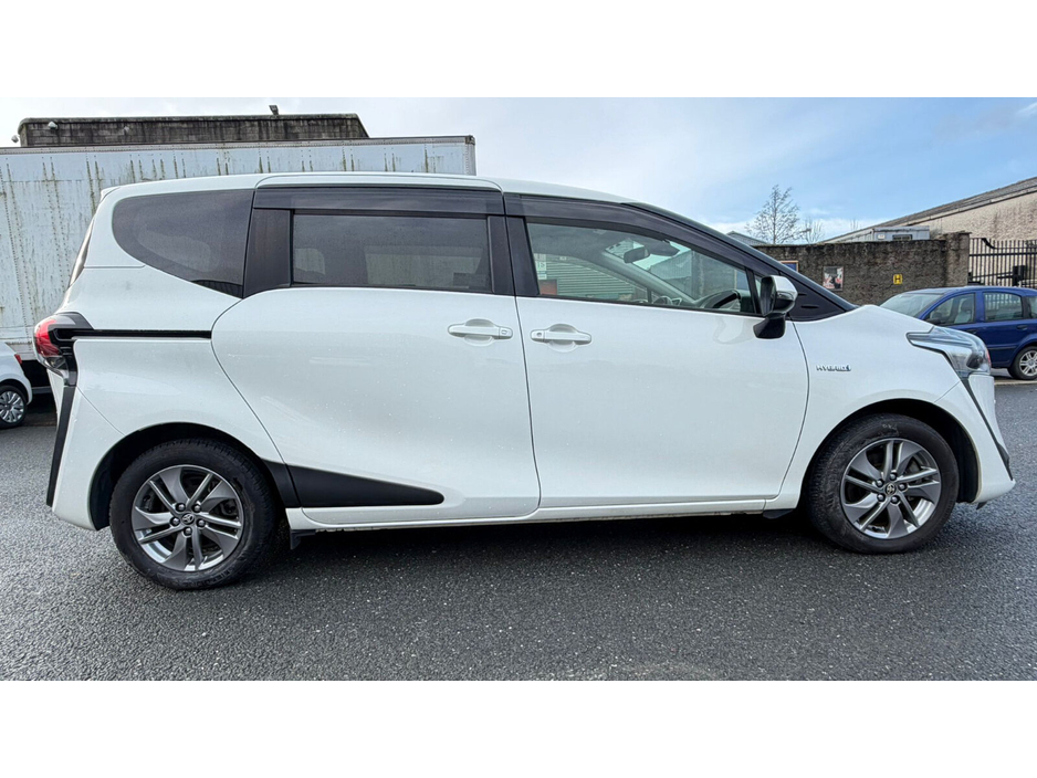 2019 Toyota Sienta  €15,950