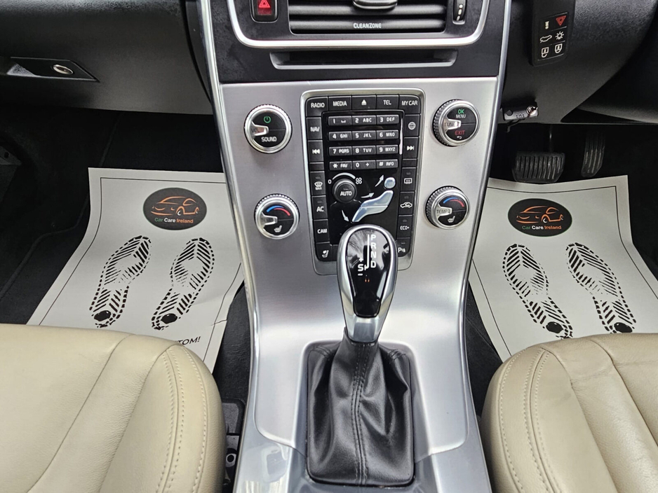 2017 Volvo S60 - image 27