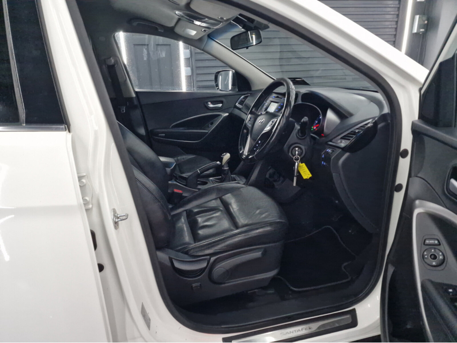 2014 Hyundai Santa Fe - image 6