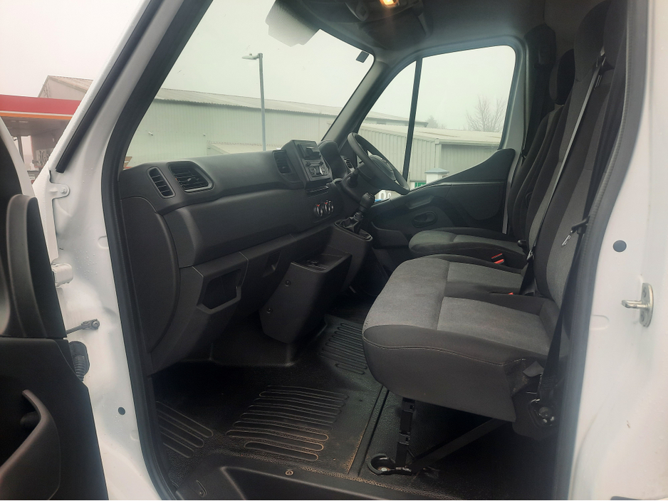 2024 Nissan Interstar - image 10