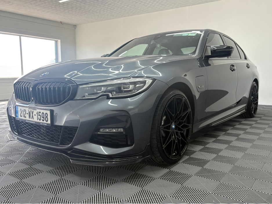 2021 BMW 3 Series - image 10
